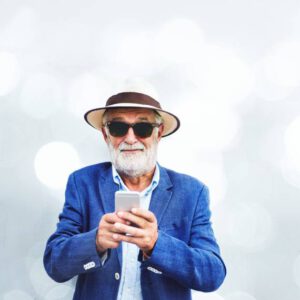 elderly man using smartphone freepiks