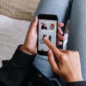 man holding a smartphone circling an item with Google Circle