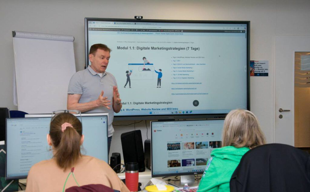 Warren Laine-Naida teaching at CBM in Bremen. Photo by Alexandra Navarenko.